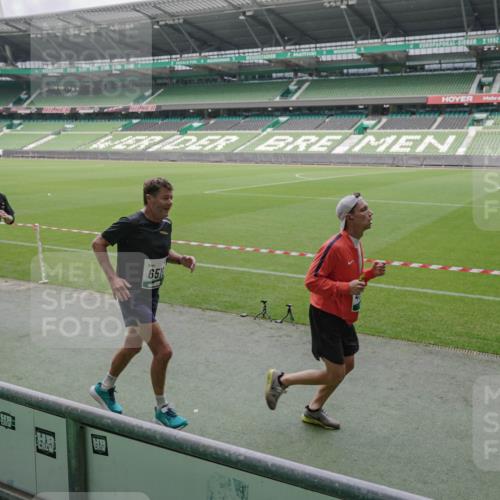05.10.2025 - 20. swb-Marathon Bremen Michael Burmester http://msf.ph/oto/9281685 05.10.2025 13:05:12 Laufen im Stadion 190, 199, 406, 421, 490, 520, 611, 678, 712, 858, 924, 1061, 1132, 1147, 1228, 1404, 1455, 1480, 1545, 1702, 1746, 1765, 1834, 1840, 1867, 1990, 2009, 2058, 2190, 2399, 2536, 2584, 2604, 2664, 2785, 2802, 2901, 2935, 2989, 3008, 3025, 3049, 3216, 3378, 3380, 3413, 3433, 3445, 3479, 3483, 3561, 3658, 3799, 3809, 3837, 3901, 4001, 4055, 4187, 4207, 4241, 4326, 4332, 4376, 4501, 4627, 4634, 4665, 4671, 4838, 4855, 4858, 4892, 4904, 5082, 5247, 5286, 5295, 5382, 5614, 5904, 6283 meine-sportfotos.de