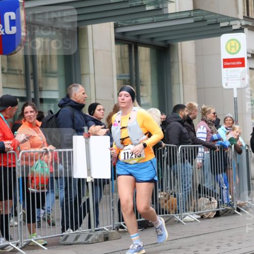 05.10.2025 - 20. swb-Marathon Bremen Strokosch-Dieckow http://msf.ph/oto/9281714 05.10.2025 11:19:28 Ziel 9705, 10677, 11216, 9705, 10677, 11216 meine-sportfotos.de