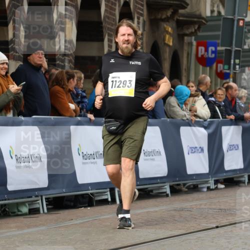 05.10.2025 - 20. swb-Marathon Bremen Strokosch-Dieckow http://msf.ph/oto/9281750 05.10.2025 11:15:10 Ziel 10647, 10984, 11293, 11635 meine-sportfotos.de