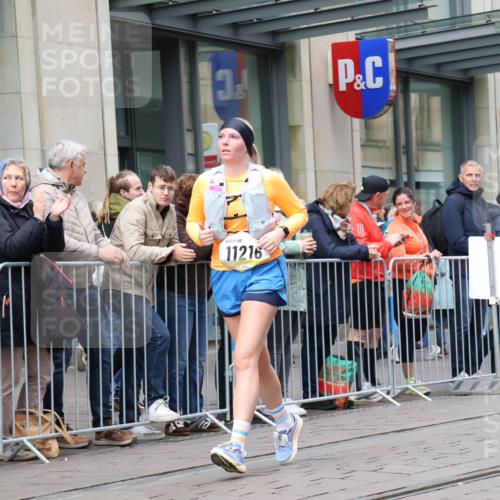 05.10.2025 - 20. swb-Marathon Bremen Strokosch-Dieckow http://msf.ph/oto/9281761 05.10.2025 11:19:30 Ziel 10677, 11216, 10677, 11216 meine-sportfotos.de