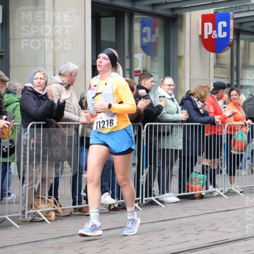 05.10.2025 - 20. swb-Marathon Bremen Strokosch-Dieckow http://msf.ph/oto/9281772 05.10.2025 11:19:30 Ziel 10677, 11216, 10677, 11216 meine-sportfotos.de