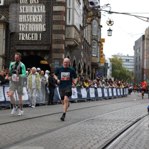 05.10.2025 - 20. swb-Marathon Bremen Yannick Fuchs http://msf.ph/oto/9281773 05.10.2025 12:55:31 Ziel 235, 474, 1443, 1912, 2132, 6444 meine-sportfotos.de