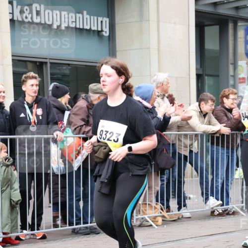 05.10.2025 - 20. swb-Marathon Bremen Strokosch-Dieckow http://msf.ph/oto/9281783 05.10.2025 11:19:46 Ziel 9323, 9408, 9688, 11216, 9323, 9408, 9688, 11216 meine-sportfotos.de