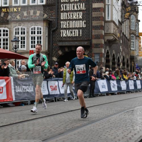 05.10.2025 - 20. swb-Marathon Bremen Yannick Fuchs http://msf.ph/oto/9281809 05.10.2025 12:55:31 Ziel 235, 474, 1443, 1912, 2132, 6444 meine-sportfotos.de