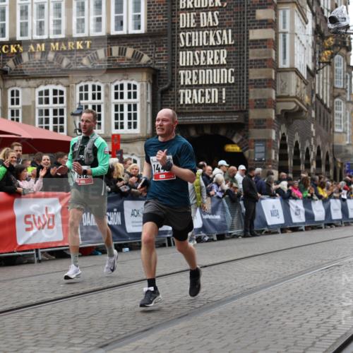 05.10.2025 - 20. swb-Marathon Bremen Yannick Fuchs http://msf.ph/oto/9281823 05.10.2025 12:55:31 Ziel 235, 474, 1443, 1912, 2132, 6444 meine-sportfotos.de