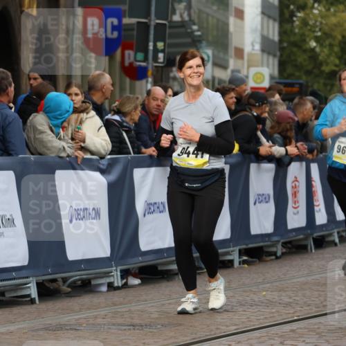 05.10.2025 - 20. swb-Marathon Bremen Strokosch-Dieckow http://msf.ph/oto/9281832 05.10.2025 11:15:13 Ziel 9441, 9643, 10984, 11293, 11635 meine-sportfotos.de
