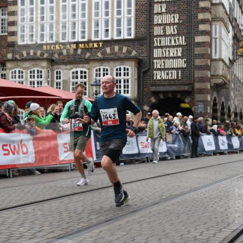 05.10.2025 - 20. swb-Marathon Bremen Yannick Fuchs http://msf.ph/oto/9281837 05.10.2025 12:55:32 Ziel 474, 1443, 1912, 2132, 6444 meine-sportfotos.de