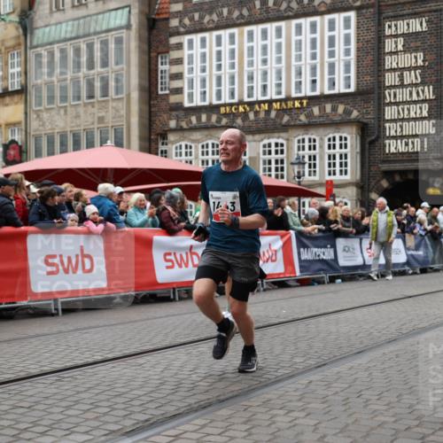 05.10.2025 - 20. swb-Marathon Bremen Yannick Fuchs http://msf.ph/oto/9281847 05.10.2025 12:55:32 Ziel 474, 1443, 1912, 2132, 6444 meine-sportfotos.de