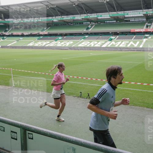 05.10.2025 - 20. swb-Marathon Bremen Michael Burmester http://msf.ph/oto/9281850 05.10.2025 13:05:29 Laufen im Stadion 190, 199, 406, 520, 611, 678, 712, 804, 817, 858, 924, 1061, 1132, 1147, 1228, 1404, 1455, 1480, 1545, 1610, 1702, 1746, 1765, 1840, 1867, 1990, 2009, 2058, 2187, 2190, 2198, 2437, 2536, 2584, 2604, 2785, 2802, 2902, 2935, 3008, 3025, 3049, 3216, 3317, 3378, 3380, 3413, 3445, 3450, 3479, 3561, 3799, 3809, 3837, 3853, 4055, 4187, 4207, 4241, 4326, 4332, 4376, 4563, 4641, 4665, 4676, 4831, 4855, 4892, 4904, 4983, 5176, 5286, 5295, 5362, 5382, 5614, 5824, 5904, 6283 meine-sportfotos.de