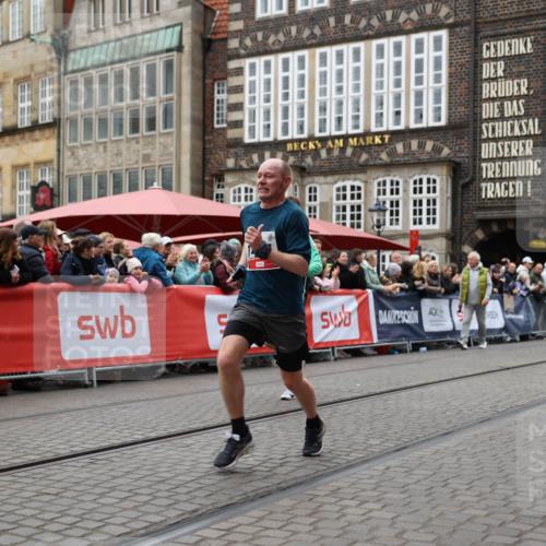 05.10.2025 - 20. swb-Marathon Bremen Yannick Fuchs http://msf.ph/oto/9281855 05.10.2025 12:55:32 Ziel 474, 1443, 1912, 2132, 6444 meine-sportfotos.de