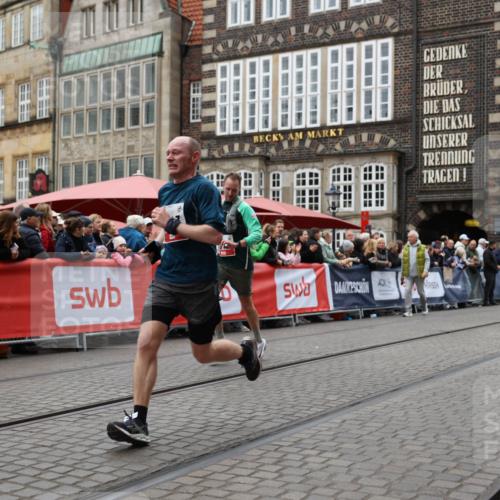 05.10.2025 - 20. swb-Marathon Bremen Yannick Fuchs http://msf.ph/oto/9281870 05.10.2025 12:55:32 Ziel 474, 1443, 1912, 2132, 6444 meine-sportfotos.de