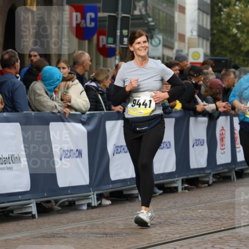 05.10.2025 - 20. swb-Marathon Bremen Strokosch-Dieckow http://msf.ph/oto/9281884 05.10.2025 11:15:13 Ziel 9441, 9643, 10984, 11293, 11635 meine-sportfotos.de