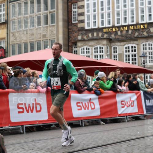05.10.2025 - 20. swb-Marathon Bremen Yannick Fuchs http://msf.ph/oto/9281887 05.10.2025 12:55:32 Ziel 474, 1443, 1912, 2132, 6444 meine-sportfotos.de