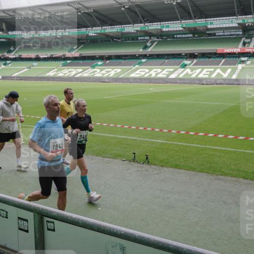 05.10.2025 - 20. swb-Marathon Bremen Michael Burmester http://msf.ph/oto/9281891 05.10.2025 13:05:34 Laufen im Stadion 190, 199, 406, 520, 611, 678, 712, 804, 817, 858, 924, 1132, 1147, 1228, 1404, 1410, 1455, 1480, 1545, 1610, 1702, 1746, 1765, 1840, 1867, 1990, 2058, 2187, 2190, 2198, 2422, 2437, 2584, 2604, 2785, 2902, 2935, 3008, 3025, 3049, 3216, 3317, 3368, 3378, 3380, 3445, 3450, 3479, 3799, 3809, 3837, 3853, 4055, 4207, 4326, 4332, 4376, 4563, 4641, 4665, 4676, 4766, 4831, 4855, 4892, 4904, 4983, 5166, 5176, 5286, 5295, 5362, 5382, 5614, 5824, 5904, 6283 meine-sportfotos.de