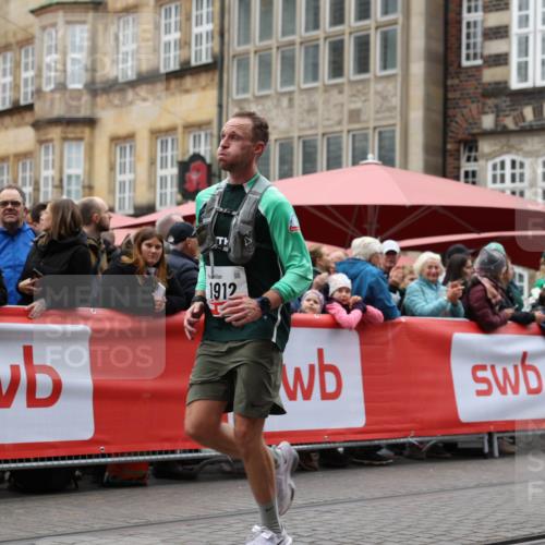 05.10.2025 - 20. swb-Marathon Bremen Yannick Fuchs http://msf.ph/oto/9281896 05.10.2025 12:55:33 Ziel 474, 1443, 1912, 2132, 6444 meine-sportfotos.de