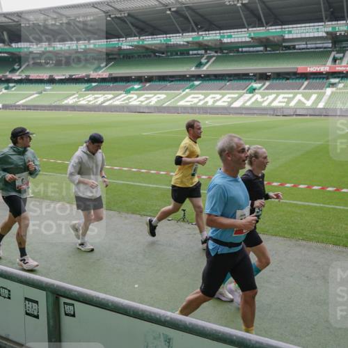 05.10.2025 - 20. swb-Marathon Bremen Michael Burmester http://msf.ph/oto/9281902 05.10.2025 13:05:35 Laufen im Stadion 190, 199, 406, 520, 611, 678, 712, 804, 817, 858, 924, 1147, 1228, 1404, 1410, 1455, 1480, 1545, 1610, 1702, 1746, 1765, 1840, 1867, 1990, 2058, 2187, 2190, 2198, 2422, 2437, 2584, 2604, 2671, 2785, 2902, 2935, 3008, 3025, 3049, 3216, 3317, 3368, 3378, 3380, 3445, 3450, 3479, 3799, 3809, 3837, 3853, 4055, 4207, 4326, 4332, 4376, 4563, 4641, 4665, 4676, 4766, 4831, 4855, 4892, 4904, 4983, 5166, 5176, 5295, 5362, 5382, 5614, 5824, 5904, 5945, 6283 meine-sportfotos.de