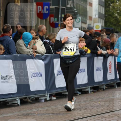 05.10.2025 - 20. swb-Marathon Bremen Strokosch-Dieckow http://msf.ph/oto/9281909 05.10.2025 11:15:13 Ziel 9441, 9643, 10984, 11293, 11635 meine-sportfotos.de
