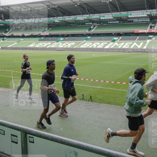 05.10.2025 - 20. swb-Marathon Bremen Michael Burmester http://msf.ph/oto/9281918 05.10.2025 13:05:36 Laufen im Stadion 190, 199, 406, 459, 520, 611, 678, 712, 804, 817, 858, 924, 1147, 1228, 1404, 1410, 1455, 1480, 1545, 1610, 1702, 1765, 1840, 1867, 1990, 2058, 2187, 2190, 2198, 2199, 2422, 2437, 2584, 2604, 2671, 2698, 2785, 2902, 2935, 3008, 3025, 3049, 3317, 3368, 3378, 3380, 3445, 3450, 3479, 3799, 3809, 3837, 3853, 4055, 4207, 4326, 4332, 4376, 4563, 4641, 4665, 4676, 4766, 4831, 4855, 4892, 4904, 4983, 5166, 5176, 5295, 5362, 5382, 5614, 5824, 5904, 5945, 6283 meine-sportfotos.de