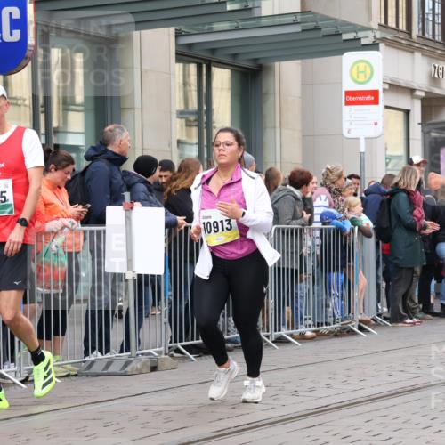 05.10.2025 - 20. swb-Marathon Bremen Strokosch-Dieckow http://msf.ph/oto/9281922 05.10.2025 11:20:37 Ziel 9405, 10012, 10361, 10362, 10913, 11643, 9405, 10012, 10361, 10362, 10913, 11643 meine-sportfotos.de