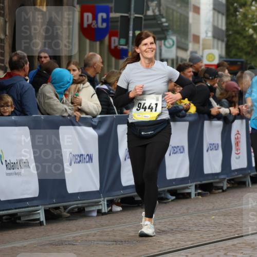 05.10.2025 - 20. swb-Marathon Bremen Strokosch-Dieckow http://msf.ph/oto/9281931 05.10.2025 11:15:13 Ziel 9441, 9643, 10984, 11293, 11635 meine-sportfotos.de