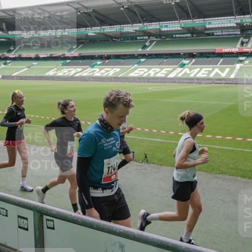 05.10.2025 - 20. swb-Marathon Bremen Michael Burmester http://msf.ph/oto/9281935 05.10.2025 13:05:38 Laufen im Stadion 190, 199, 406, 459, 520, 611, 678, 804, 817, 858, 924, 1147, 1154, 1228, 1404, 1410, 1455, 1480, 1545, 1610, 1702, 1840, 1867, 1990, 2058, 2187, 2190, 2198, 2199, 2422, 2437, 2584, 2604, 2671, 2698, 2748, 2785, 2902, 2935, 3008, 3025, 3049, 3317, 3368, 3378, 3380, 3445, 3450, 3479, 3799, 3809, 3837, 3853, 4055, 4207, 4326, 4332, 4376, 4563, 4641, 4643, 4665, 4676, 4766, 4831, 4855, 4892, 4904, 4983, 5166, 5176, 5362, 5382, 5614, 5824, 5904, 5945, 6283 meine-sportfotos.de