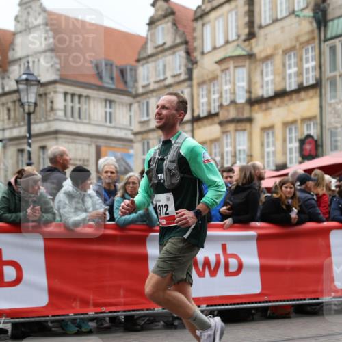 05.10.2025 - 20. swb-Marathon Bremen Yannick Fuchs http://msf.ph/oto/9281938 05.10.2025 12:55:33 Ziel 474, 1443, 1912, 2132, 6444 meine-sportfotos.de