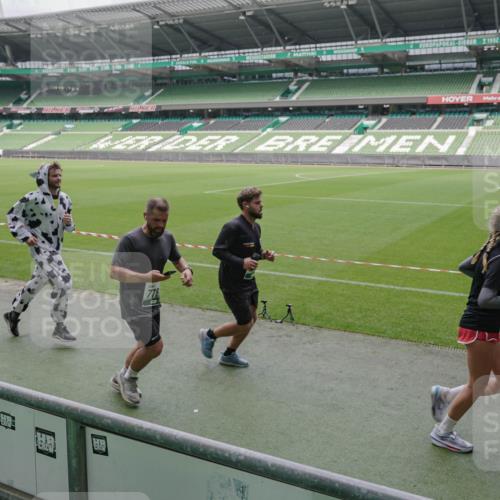 05.10.2025 - 20. swb-Marathon Bremen Michael Burmester http://msf.ph/oto/9281947 05.10.2025 13:05:39 Laufen im Stadion 190, 199, 406, 459, 520, 611, 678, 804, 817, 858, 924, 1147, 1154, 1228, 1404, 1410, 1455, 1480, 1545, 1610, 1702, 1840, 1867, 1990, 2058, 2187, 2190, 2198, 2199, 2285, 2422, 2437, 2604, 2671, 2698, 2748, 2785, 2902, 2935, 3008, 3025, 3049, 3317, 3368, 3378, 3380, 3445, 3450, 3479, 3799, 3809, 3837, 3853, 4055, 4207, 4326, 4332, 4376, 4563, 4641, 4643, 4665, 4676, 4766, 4831, 4855, 4892, 4904, 4983, 5166, 5176, 5362, 5382, 5614, 5824, 5904, 5945, 6283 meine-sportfotos.de