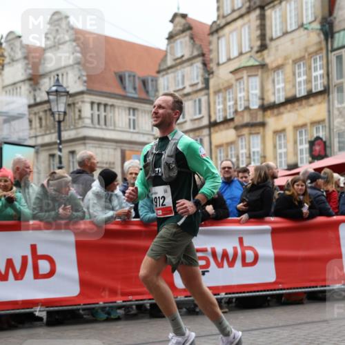 05.10.2025 - 20. swb-Marathon Bremen Yannick Fuchs http://msf.ph/oto/9281949 05.10.2025 12:55:33 Ziel 474, 1443, 1912, 2132, 6444 meine-sportfotos.de