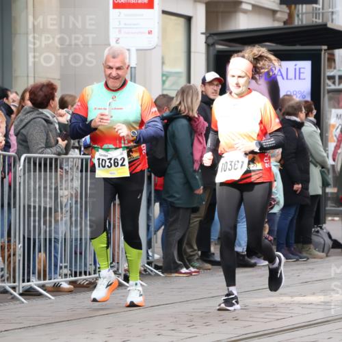 05.10.2025 - 20. swb-Marathon Bremen Strokosch-Dieckow http://msf.ph/oto/9281952 05.10.2025 11:20:39 Ziel 9405, 10012, 10361, 10362, 10913, 11643, 9405, 10012, 10361, 10362, 10913, 11643 meine-sportfotos.de