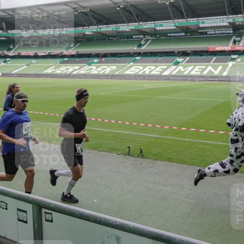 05.10.2025 - 20. swb-Marathon Bremen Michael Burmester http://msf.ph/oto/9281963 05.10.2025 13:05:41 Laufen im Stadion 190, 199, 406, 459, 520, 611, 678, 804, 817, 858, 924, 1023, 1147, 1154, 1228, 1283, 1404, 1410, 1455, 1480, 1545, 1610, 1702, 1840, 1867, 1990, 2058, 2187, 2190, 2198, 2199, 2285, 2422, 2437, 2604, 2671, 2698, 2748, 2785, 2902, 2919, 2935, 3025, 3049, 3317, 3368, 3378, 3380, 3450, 3479, 3799, 3809, 3837, 3853, 4055, 4207, 4326, 4332, 4376, 4563, 4641, 4643, 4665, 4676, 4766, 4831, 4855, 4892, 4904, 4983, 5166, 5176, 5362, 5382, 5614, 5824, 5904, 5945, 6283 meine-sportfotos.de