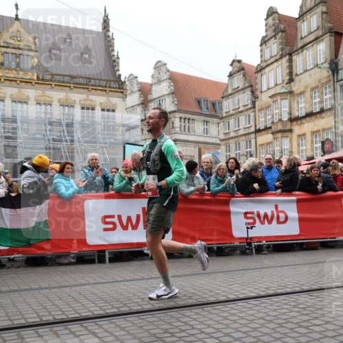 05.10.2025 - 20. swb-Marathon Bremen Yannick Fuchs http://msf.ph/oto/9281965 05.10.2025 12:55:33 Ziel 474, 1443, 1912, 2132, 6444 meine-sportfotos.de