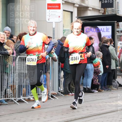 05.10.2025 - 20. swb-Marathon Bremen Strokosch-Dieckow http://msf.ph/oto/9281967 05.10.2025 11:20:40 Ziel 9405, 10012, 10361, 10362, 10913, 11643, 9405, 10012, 10361, 10362, 10913, 11643 meine-sportfotos.de