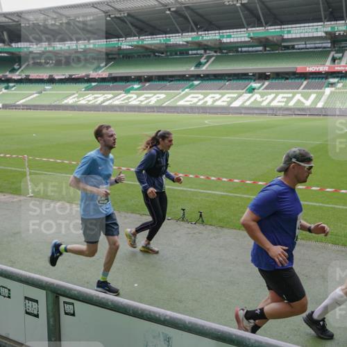 05.10.2025 - 20. swb-Marathon Bremen Michael Burmester http://msf.ph/oto/9281971 05.10.2025 13:05:42 Laufen im Stadion 190, 199, 406, 459, 520, 611, 678, 804, 817, 858, 924, 1023, 1147, 1154, 1228, 1283, 1404, 1410, 1455, 1480, 1545, 1610, 1702, 1840, 1867, 1990, 2058, 2187, 2190, 2198, 2199, 2285, 2422, 2437, 2604, 2671, 2698, 2748, 2785, 2902, 2919, 2935, 3025, 3049, 3317, 3368, 3378, 3380, 3450, 3479, 3799, 3809, 3837, 3853, 4055, 4207, 4326, 4332, 4376, 4563, 4641, 4643, 4665, 4676, 4766, 4831, 4855, 4892, 4904, 4983, 5166, 5176, 5362, 5382, 5614, 5693, 5824, 5904, 5945, 6283 meine-sportfotos.de