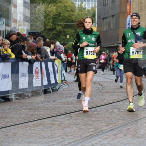 05.10.2025 - 20. swb-Marathon Bremen Strokosch-Dieckow http://msf.ph/oto/9282003 05.10.2025 11:15:16 Ziel 9441, 9643, 9767, 9768, 11293 meine-sportfotos.de
