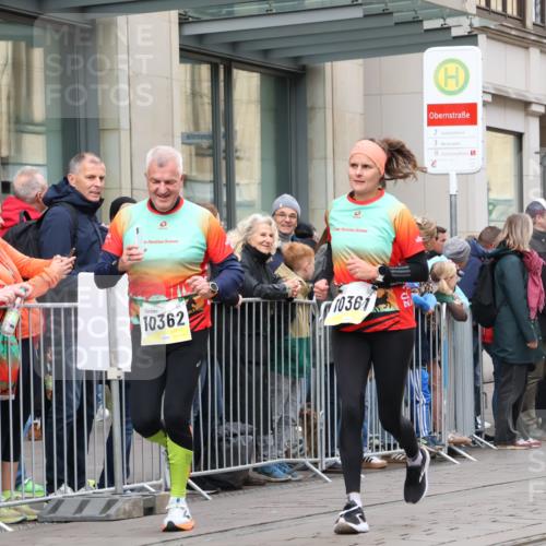 05.10.2025 - 20. swb-Marathon Bremen Strokosch-Dieckow http://msf.ph/oto/9282004 05.10.2025 11:20:41 Ziel 9405, 10012, 10361, 10362, 10913, 11643, 9405, 10012, 10361, 10362, 10913, 11643 meine-sportfotos.de