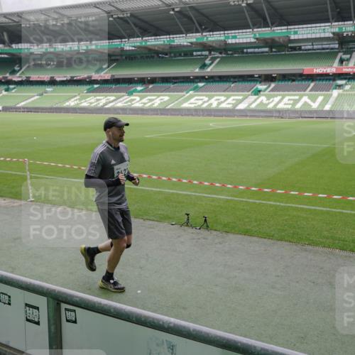 05.10.2025 - 20. swb-Marathon Bremen Michael Burmester http://msf.ph/oto/9282013 05.10.2025 13:05:46 Laufen im Stadion 190, 459, 520, 611, 678, 804, 817, 824, 924, 1023, 1147, 1154, 1228, 1283, 1410, 1545, 1610, 1702, 1840, 1867, 1990, 2058, 2187, 2190, 2198, 2199, 2285, 2422, 2437, 2604, 2671, 2698, 2748, 2785, 2902, 2919, 2935, 2980, 3025, 3049, 3317, 3368, 3378, 3380, 3450, 3479, 3799, 3809, 3837, 3853, 4039, 4055, 4207, 4326, 4332, 4376, 4404, 4563, 4641, 4643, 4665, 4676, 4766, 4775, 4831, 4855, 4892, 4904, 4983, 5044, 5166, 5176, 5362, 5382, 5693, 5824, 5904, 5945, 6283, 190, 199, 406 meine-sportfotos.de
