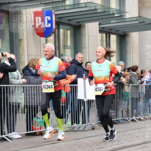 05.10.2025 - 20. swb-Marathon Bremen Strokosch-Dieckow http://msf.ph/oto/9282043 05.10.2025 11:20:41 Ziel 9405, 10012, 10361, 10362, 10913, 11643, 9405, 10012, 10361, 10362, 10913, 11643 meine-sportfotos.de