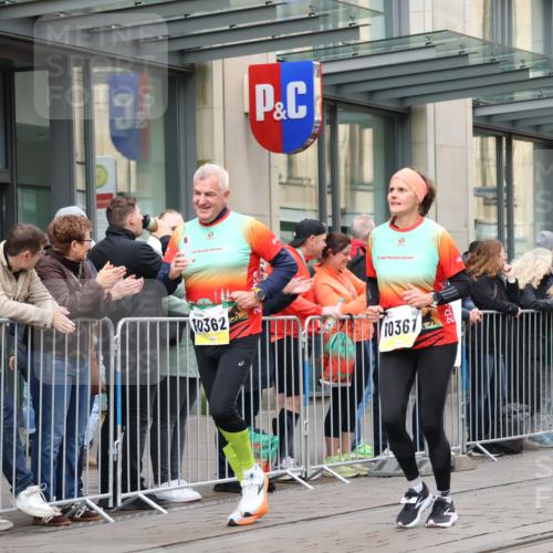 05.10.2025 - 20. swb-Marathon Bremen Strokosch-Dieckow http://msf.ph/oto/9282055 05.10.2025 11:20:42 Ziel 9405, 10012, 10361, 10362, 10913, 11643, 9405, 10012, 10361, 10362, 10913, 11643 meine-sportfotos.de
