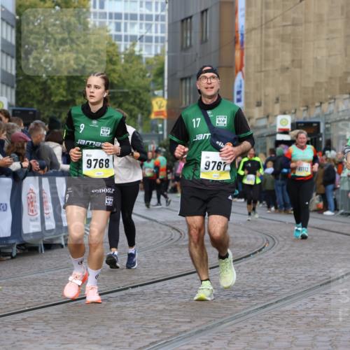 05.10.2025 - 20. swb-Marathon Bremen Strokosch-Dieckow http://msf.ph/oto/9282059 05.10.2025 11:15:17 Ziel 9441, 9643, 9767, 9768 meine-sportfotos.de