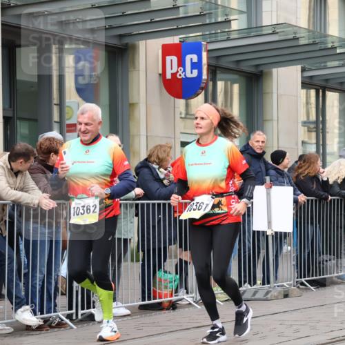 05.10.2025 - 20. swb-Marathon Bremen Strokosch-Dieckow http://msf.ph/oto/9282067 05.10.2025 11:20:42 Ziel 9405, 10012, 10361, 10362, 10913, 11643, 9405, 10012, 10361, 10362, 10913, 11643 meine-sportfotos.de