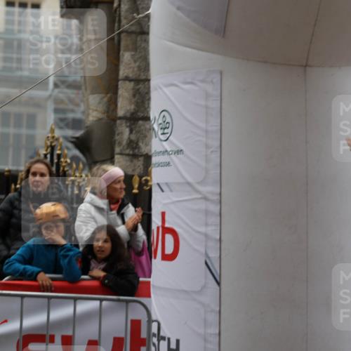 05.10.2025 - 20. swb-Marathon Bremen Yannick Fuchs http://msf.ph/oto/9282073 05.10.2025 12:56:12 Ziel 57, 481, 761, 902, 1633, 2048, 4375, 7766 meine-sportfotos.de