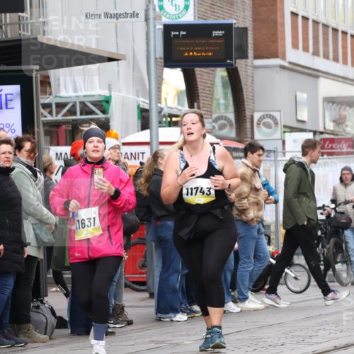 05.10.2025 - 20. swb-Marathon Bremen Strokosch-Dieckow http://msf.ph/oto/9282079 05.10.2025 11:20:46 Ziel 10361, 10362, 10913, 10361, 10362, 10913 meine-sportfotos.de