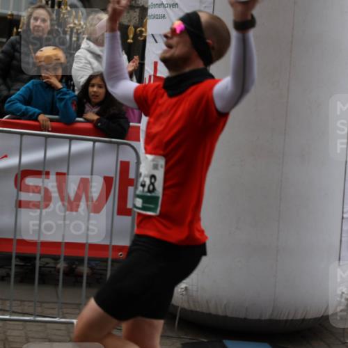 05.10.2025 - 20. swb-Marathon Bremen Yannick Fuchs http://msf.ph/oto/9282089 05.10.2025 12:56:13 Ziel 57, 481, 761, 902, 1633, 2048, 7766 meine-sportfotos.de