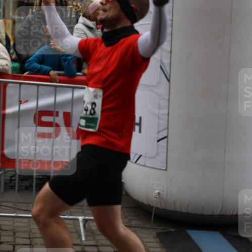 05.10.2025 - 20. swb-Marathon Bremen Yannick Fuchs http://msf.ph/oto/9282099 05.10.2025 12:56:13 Ziel 57, 481, 761, 902, 1633, 2048, 7766 meine-sportfotos.de