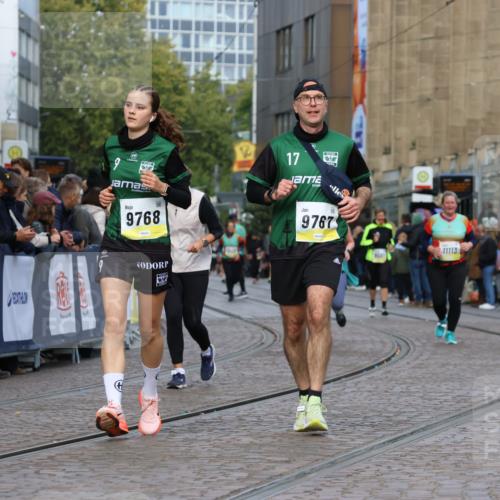 05.10.2025 - 20. swb-Marathon Bremen Strokosch-Dieckow http://msf.ph/oto/9282103 05.10.2025 11:15:17 Ziel 9441, 9643, 9767, 9768 meine-sportfotos.de