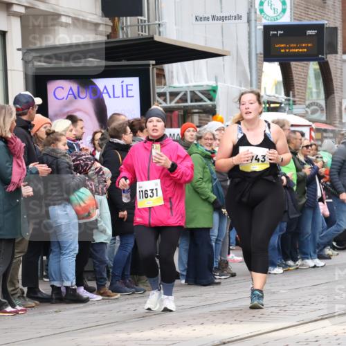 05.10.2025 - 20. swb-Marathon Bremen Strokosch-Dieckow http://msf.ph/oto/9282109 05.10.2025 11:20:46 Ziel 10361, 10362, 10913, 10361, 10362, 10913 meine-sportfotos.de