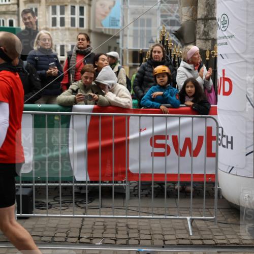 05.10.2025 - 20. swb-Marathon Bremen Yannick Fuchs http://msf.ph/oto/9282117 05.10.2025 12:56:13 Ziel 57, 481, 761, 902, 1633, 2048, 7766 meine-sportfotos.de