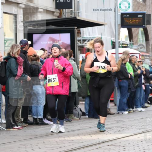 05.10.2025 - 20. swb-Marathon Bremen Strokosch-Dieckow http://msf.ph/oto/9282122 05.10.2025 11:20:47 Ziel 10361, 10362, 10913, 10361, 10362, 10913 meine-sportfotos.de