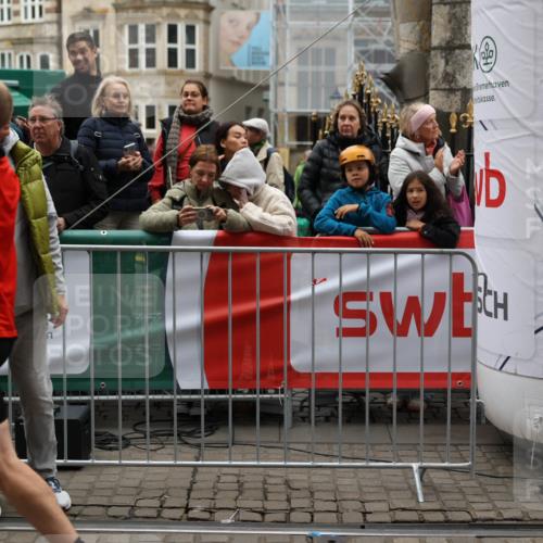05.10.2025 - 20. swb-Marathon Bremen Yannick Fuchs http://msf.ph/oto/9282124 05.10.2025 12:56:13 Ziel 57, 481, 761, 902, 1633, 2048, 7766 meine-sportfotos.de