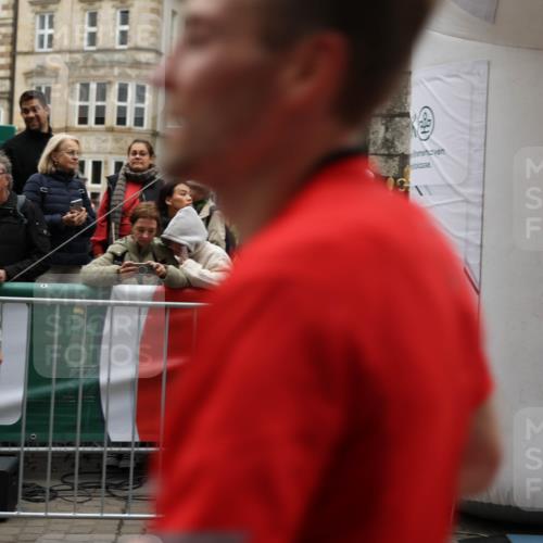 05.10.2025 - 20. swb-Marathon Bremen Yannick Fuchs http://msf.ph/oto/9282130 05.10.2025 12:56:13 Ziel 57, 481, 761, 902, 1633, 2048, 7766 meine-sportfotos.de
